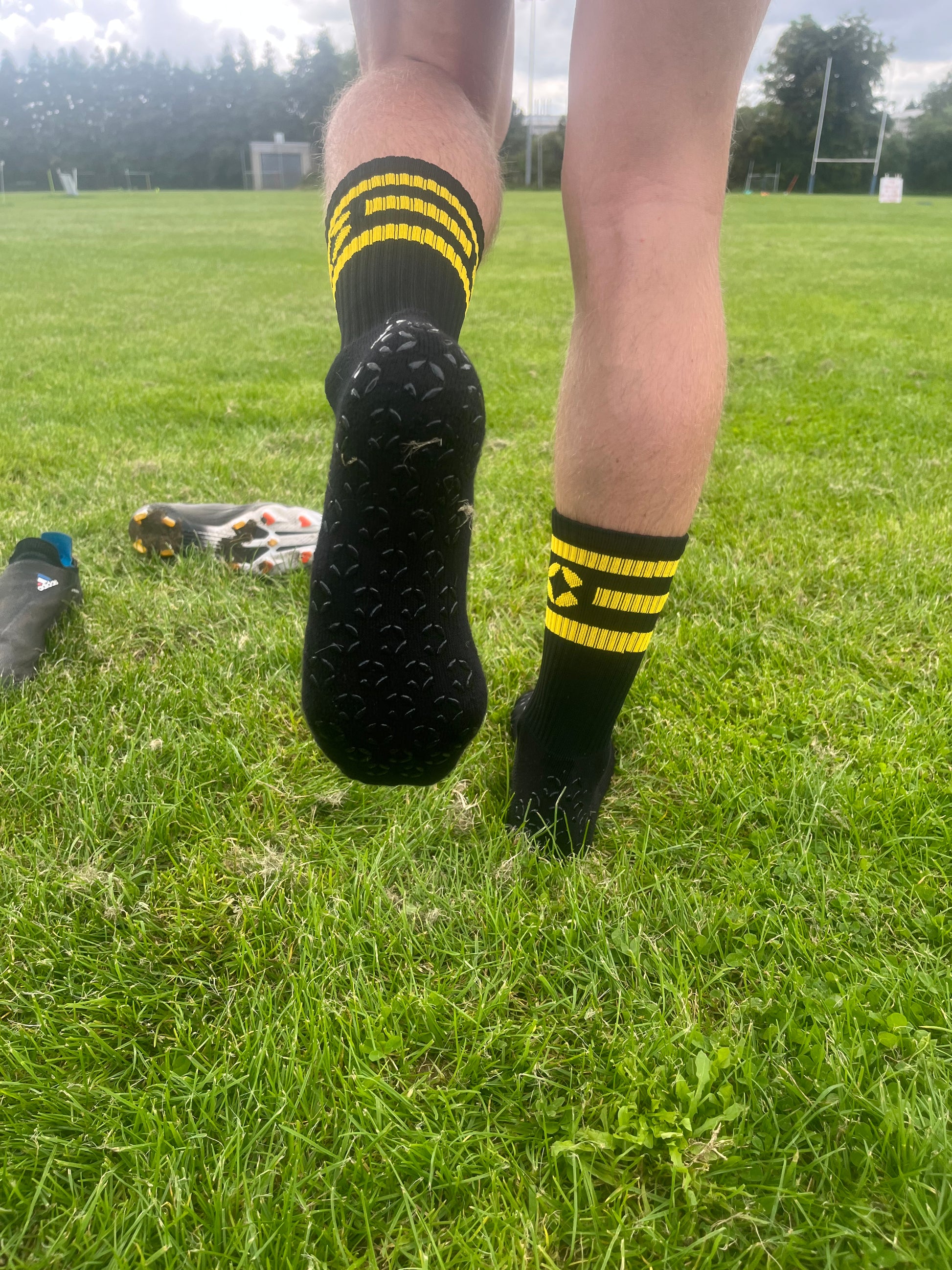 360 Degree Conquer Grip Socks - Black and Amber Grip Socks
